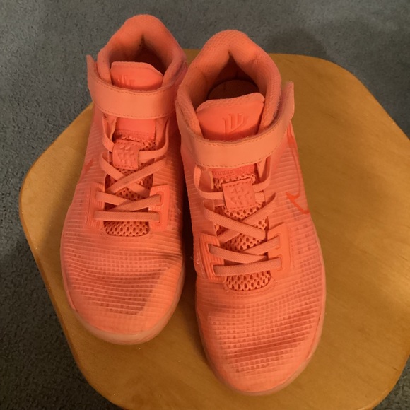Nike Kyrie FlyTrap 4 Crimson Pulse.  Size 2Y - Picture 1 of 6